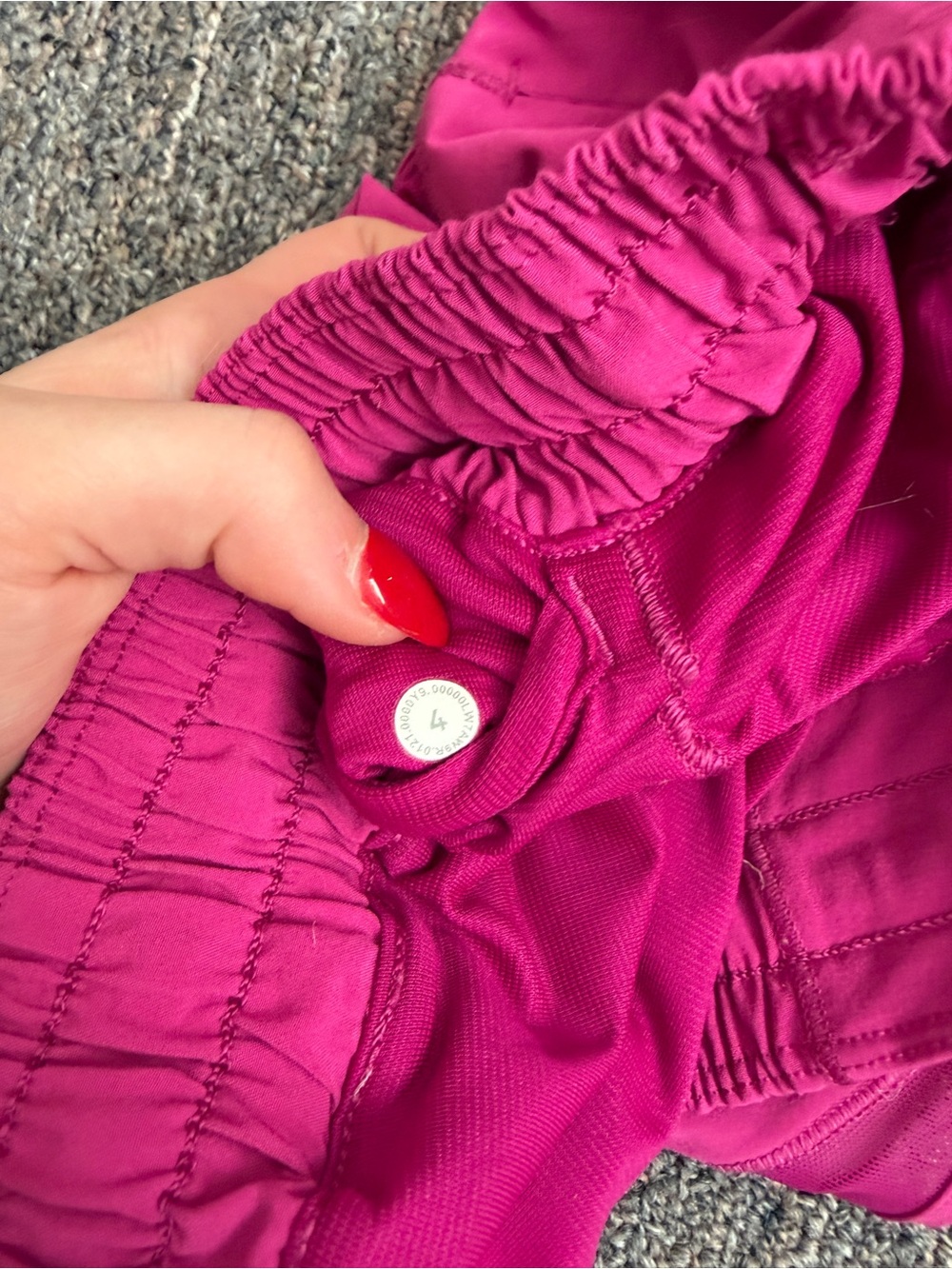 lululemon athletica hotty hot shorts 2.5 ripened raspberry - Picture 6 of 6